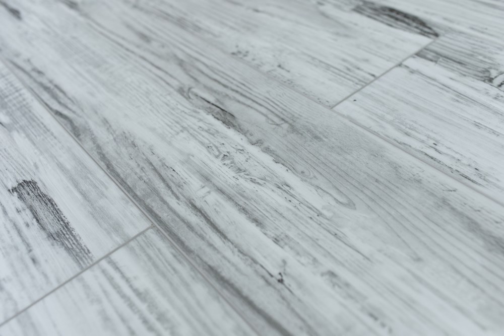 Замковая ПВХ плитка "Art Tile" Берёза Божоле (1220*152*5 мм) — купить в Москве