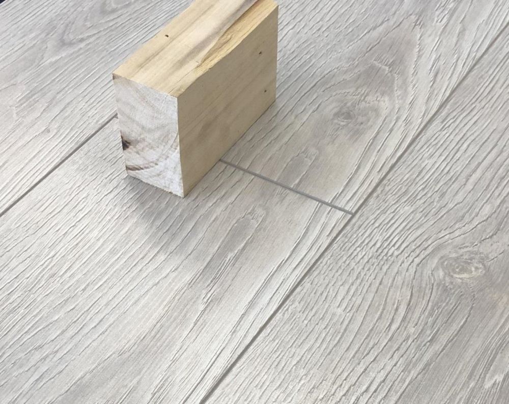 Ламинат "SunFloor" 8/32 4V Дуб Лайн 37 (1380*193*8 мм) — купить в Москве