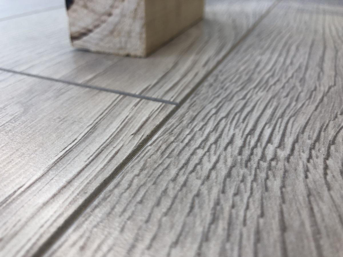 Ламинат "SunFloor" 8/32 4V Дуб Лайн 37 (1380*193*8 мм) — купить в Москве