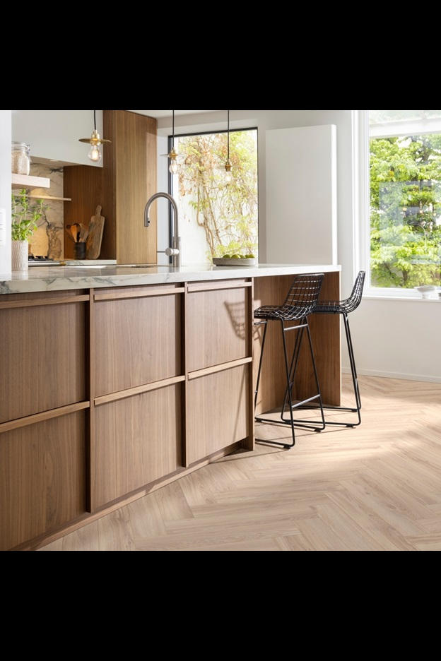 Замковая ПВХ плитка Blackjack Oak 22210 (630*126*6 мм) — купить в Москве