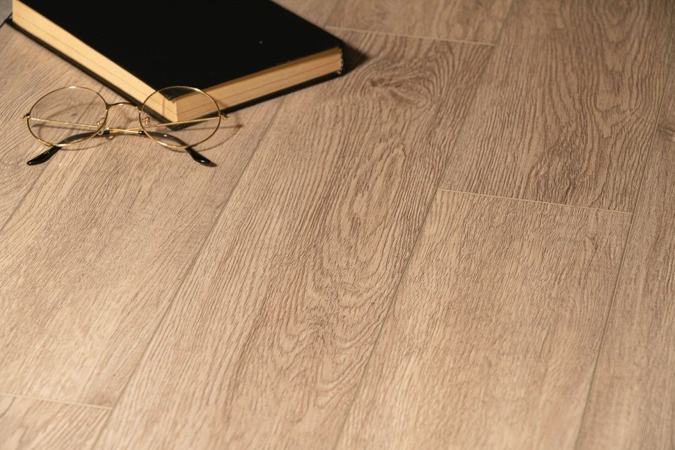 Виниловый ламинат "Bonkeel" Style Дуб Гарднер (1200*125*4 мм) — купить в Москве